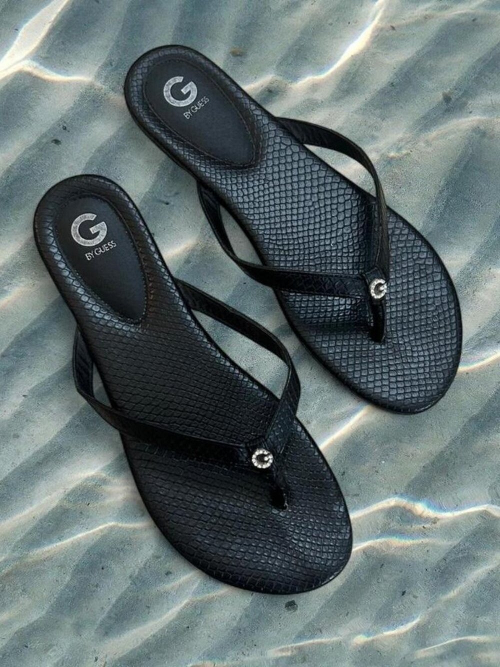 Black G by Guess bedazzled thong Y2K flip flop sandals ⭐️ size 10